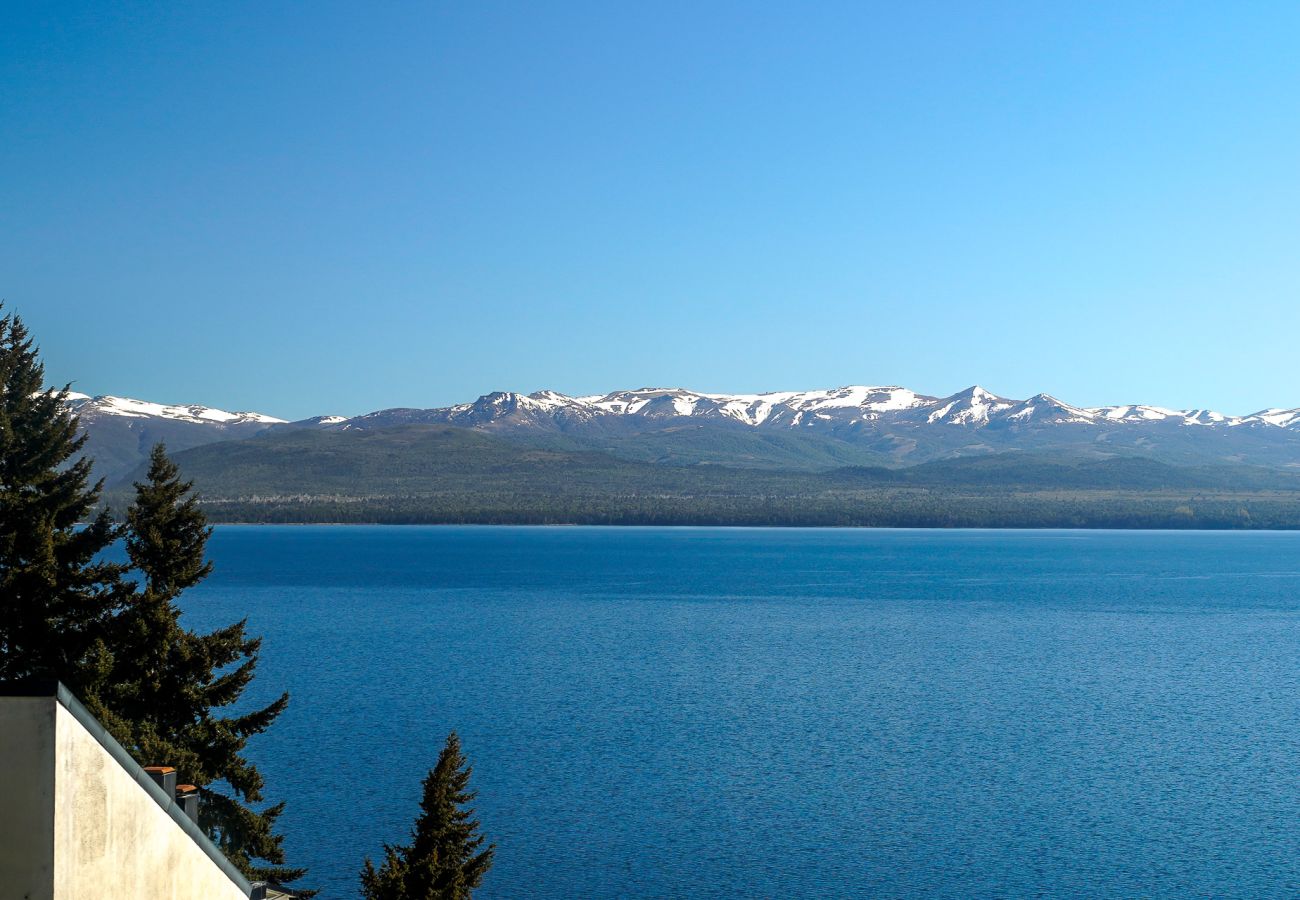 Apartamento en San Carlos de Bariloche - Duplex Nahuel Huapi con vista al lago y estac.