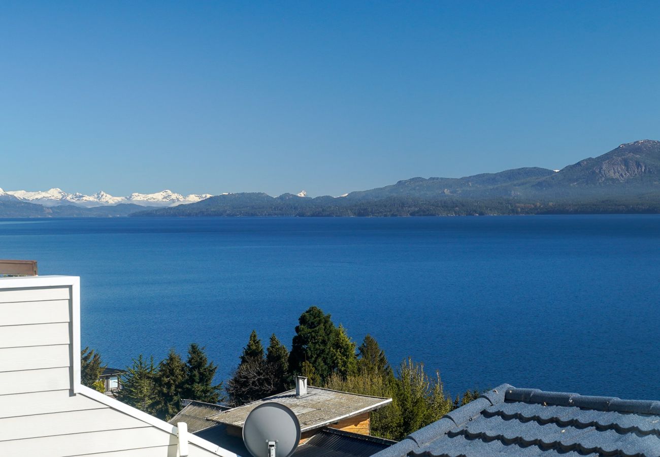 Apartamento en San Carlos de Bariloche - Duplex Nahuel Huapi con vista al lago y estac.