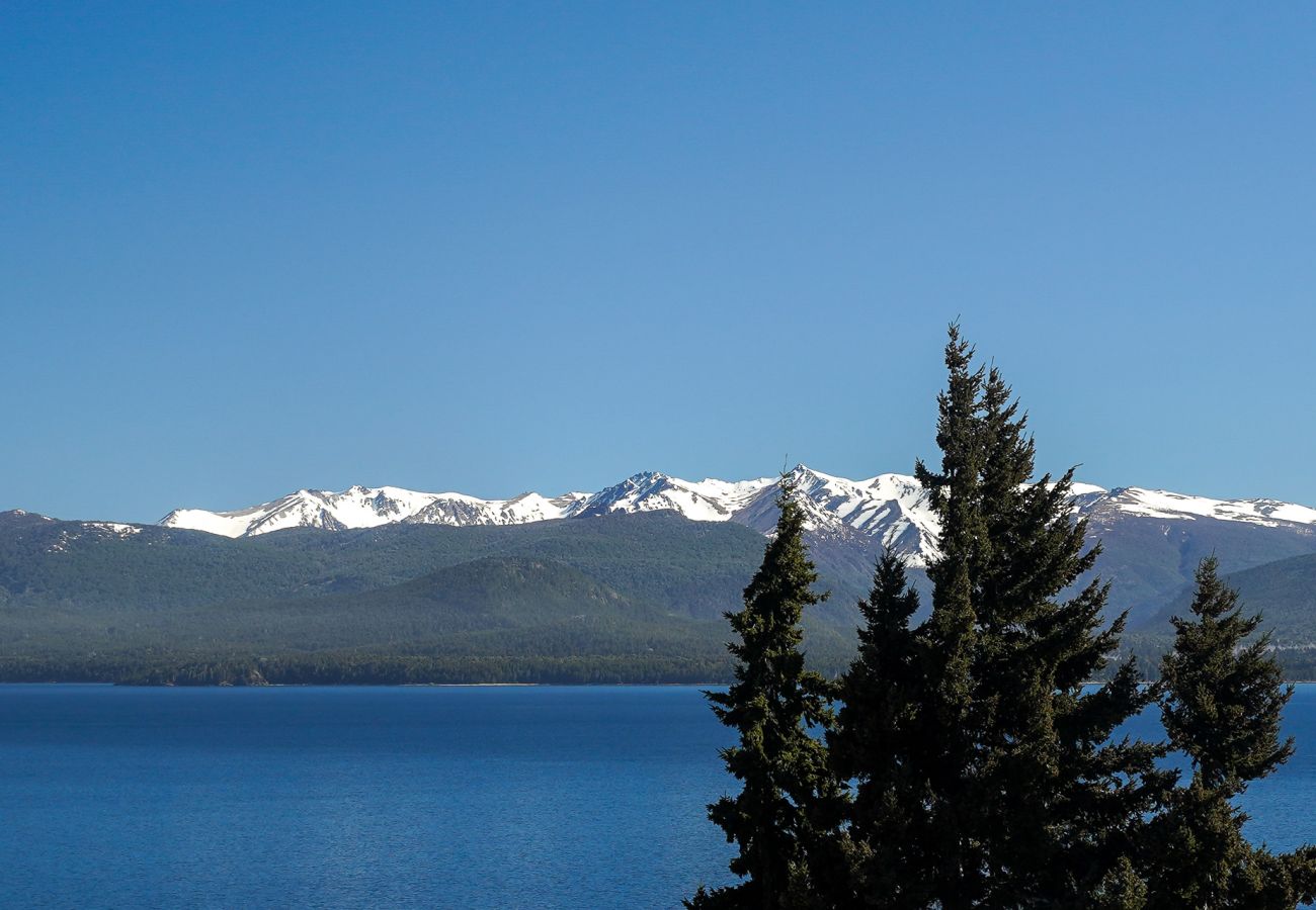 Apartamento en San Carlos de Bariloche - Duplex Nahuel Huapi con vista al lago y estac.