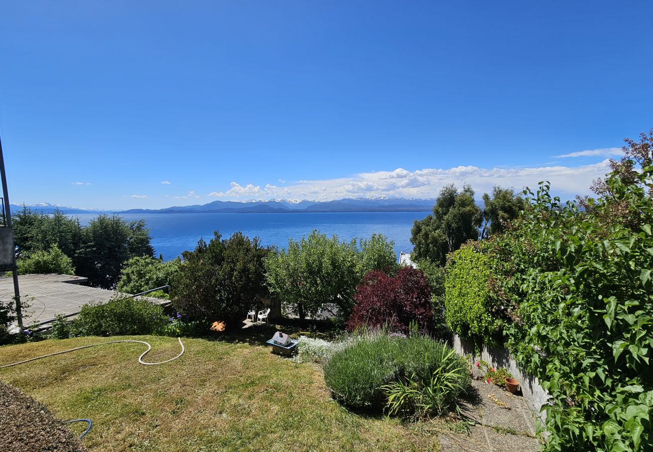 Casa en San Carlos de Bariloche - Naguia con espectacular vista al lago y parrilla